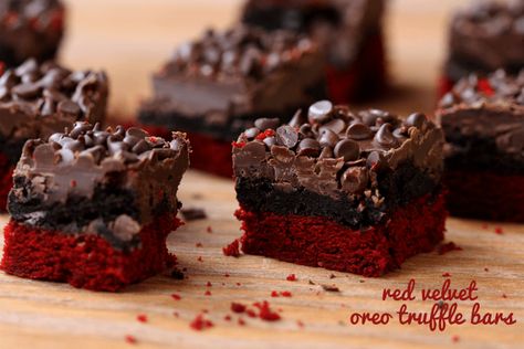 Red Velvet Oreo Truffle Brownie Bars Red Velvet Oreo Truffle Brownies, Oreo Truffle Brownies, Oreo Truffle, Pear And Almond Cake, Red Velvet Oreo, Brownie Bars, Red Velvet Brownies, I Heart Naptime, Brownie Toppings