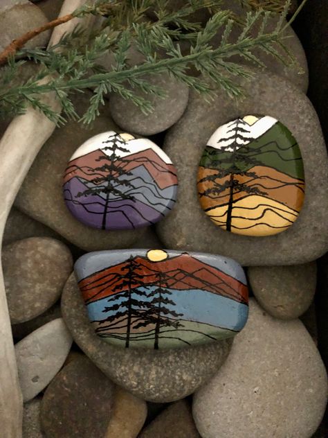 Rock Diy Crafts, Zen Rock Painting Ideas, Hiking Rock Art, Stone Painting Nature, Simple Rock Designs, Painted Rocks With Flowers, Healing Painting Ideas, River Rock Painting, Rock Painting Christmas Ideas