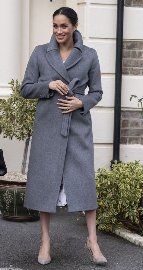 The Duchess Of Sussex Visits Brinsworth House Canadian Jacket, Estilo Meghan Markle, Princ Harry, Stylish Winter Coats, Best Winter Coats, Modern Hijab, Meghan Markle Style, Spring City, Modern Hijab Fashion