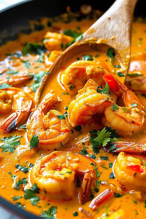 Shrimps Curry Recipe, Australian Shrimp Recipes, Shrimp Panang Curry Recipe, Panang Curry Shrimp, Shrimp Curry Recipes, Prawn Curry Indian, Asian Prawns, Thai Shrimp Recipes, Shrimp Curry Soup