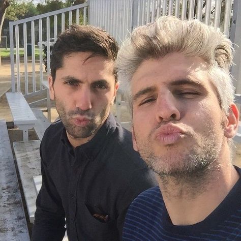 Nev & Max Max Joseph Catfish, Nev Catfish, Max Catfish, Catfish Show, Catfish Mtv, Max Joseph, Nev Schulman, Catfish The Tv Show, Men's Hairstyles