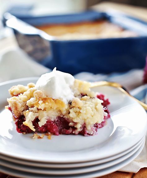 Blackberry Cobbler Recipe, Blackberry Recipes, Blackberry Cobbler, Cobbler Recipe, Gourmet Foods, Streusel Topping, Cobbler Recipes, Family Favorite Meals, Cobbler