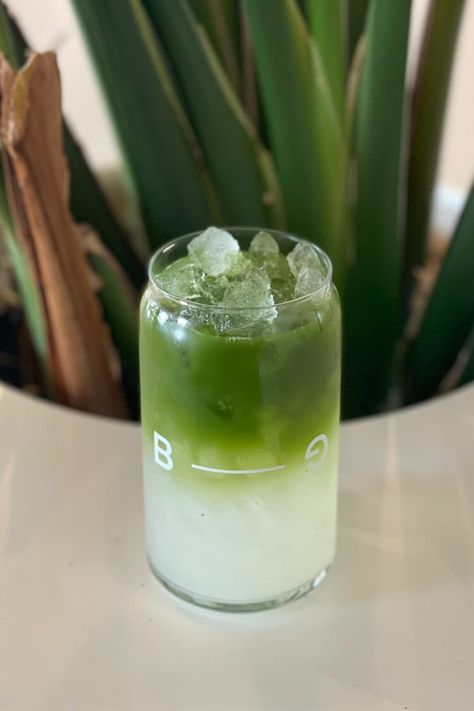 Tenzo Matcha Lemonade - Barista Recipe Matcha Limeade, Matcha Soda, Matcha Health Benefits, Barista Recipe, What Is Matcha, Matcha Lemonade, Refreshing Beverages, Fresh Squeezed Lemonade, Ceremonial Matcha