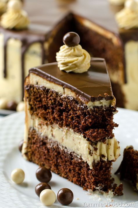 CHOCOLATE MOCHA LAYER CAKE – Rich and delicious chocolate cake with perfect mocha buttercream! Favorite cup of coffee in cake form a truly decadent treat! Mocha Layer Cake, Mocha Buttercream, Delicious Chocolate Cake, Mocha Cake, Layer Cake Recipes, Torte Cupcake, Chocolate Mocha, Tasty Chocolate Cake, Savoury Cake