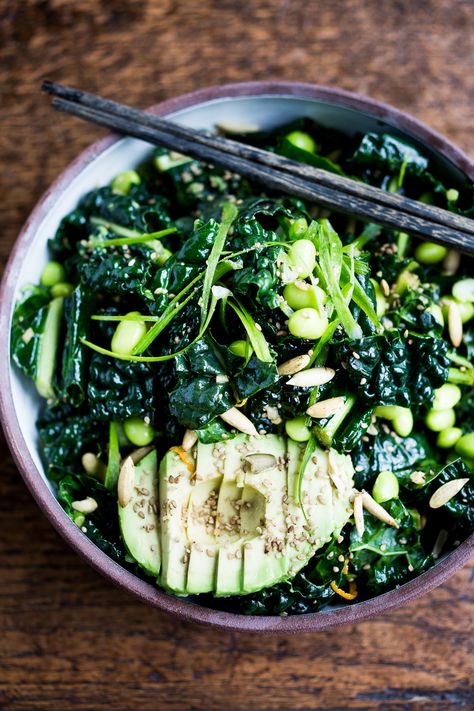 A simple delicious recipe for Emerald Kale Salad with Sesame Ginger Dressing, edamame, scallions, avocado, pumpkin seeds and orange zest. Epic Salads, Seared Tofu, Winter Salads, Culinary Tips, Sesame Ginger Dressing, Salad Kale, Healthy Veggie, Sesame Ginger, Vegan Baby