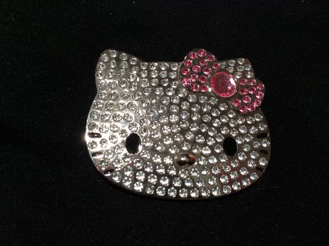 Bling Hello Kitty Compact Mirror.  -Gift from one of my besties, Ahna 😻 Lite Brite Designs, Bling Hello Kitty, Rhinestone Pictures, Hello Kitty Rhinestone, Cute Henna Designs, Hello Kitty Y2k, Y2k Hello Kitty, Hello Kitty Phone Case, Rhinestone Designs Pattern