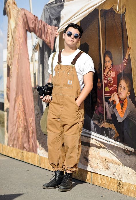 Carhartt Is the Uniform of Both the Right and the Left - Racked Overalls Street Style, Gardener Outfit, Overalls Men Fashion, Farmer Style, Men In Overalls, Style Salopette, Wearing Overalls, Utility Wear, Carhartt Overalls