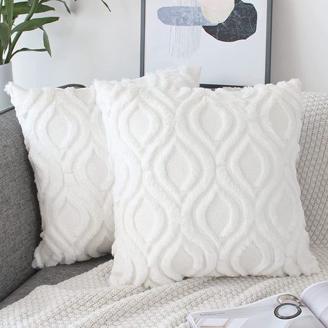 Faux Fur Decor, Room Things, Couch Pillow Covers, Luxury Pillows, Geometric Throw Pillows, Bedroom Pillows, White Cushions, Cold Temperature, Sofa Cushion Covers