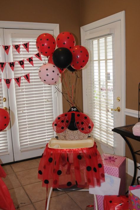 Ladybug Highchair Ladybug Ideas, Parties Themes, Lila Party, Ladybug Baby Shower, Birthday Party Diy, Ladybug Birthday Party, Ladybug Theme, Ladybug Birthday, Ladybug Party