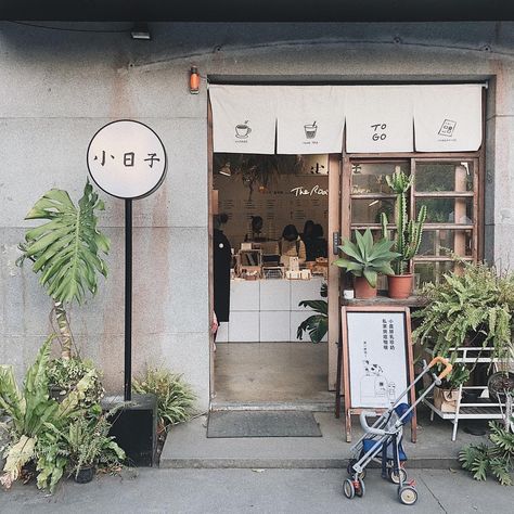 Japanese Coffee Shop Design, Japan Coffee Shop, Japanese Cafe Design, Japanese Cafe Interior, Coffee Shop Japan, Japan Cafe, Japanese Coffee Shop, Coffee House Design, Cafe Japan