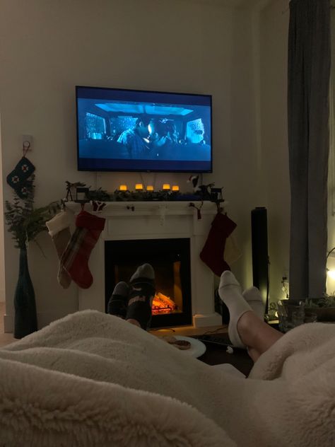 Sleepover Friends, Friends Movie, Christmas Sleepover, Aesthetic Christmas, Movie Night, Christmas