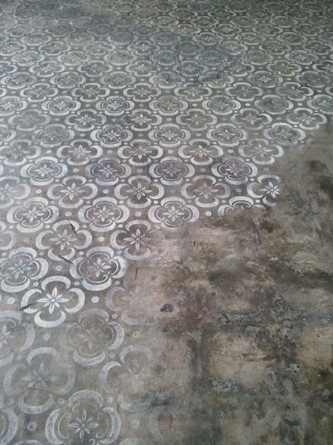 a stencil hides faults in your concrete Stenciled Concrete Floor, Stencil Concrete, Painted Concrete Floors, Concrete Patios, Patio Slabs, Floor Murals, Painted Patio, Stamped Concrete Patio, Living Vintage