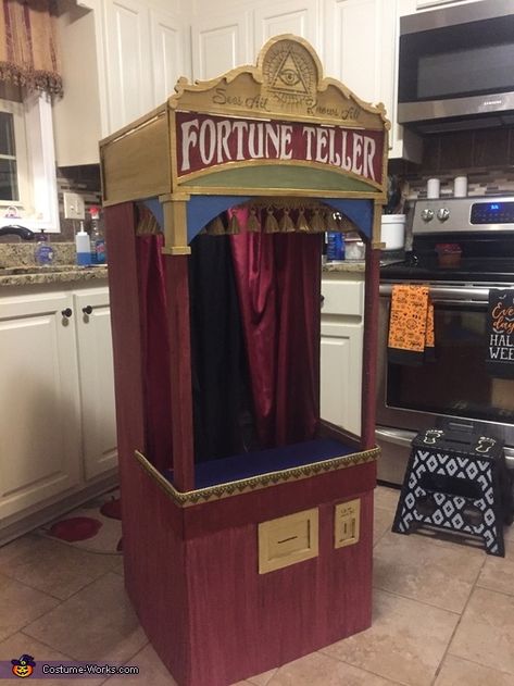 Fortune Teller Machine, Halloween Fortune Teller, Fortune Teller Costume, Creepy Carnival, Halloween Circus, Halloween Props Diy, Carnival Themed Party, Ideas Hogar, Halloween Costume Contest