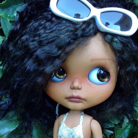 Adopted-thank you so much for welcoming her so well❤️ #ooakblythe #blythecustom #blythedoll #takara #rbl #africanblythe #blackblythe #pomipomari #artdoll #bigeyes Curly Hair Brown, Pose Dolls, Black Cartoon Characters, Black Dolls, Hair Brown, Black Cartoon, Hello Dolly, Doll Collection, Black Doll