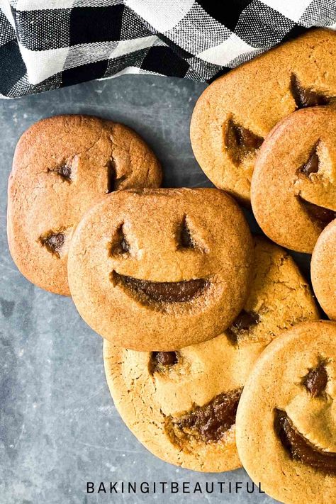 These chewy jack-o-lantern pumpkin cookies will remind you of the Little Debbie Pumpkin Delights from your childhood. The molasses cookie filled with scratch-made pumpkin butter tastes even more delicious than the original, and they are also fun to make! Pumpkin Face Cookies, Smile Cookies, Pumpkin Shaped Cookies, Fall Sweets, Yummy Things To Bake, Molasses Cookie, Pumpkin Delight, Pumpkin Cookie Recipe, Oatmeal Cream Pies