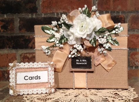 minis the flowers Burlap Wedding Centerpieces, Custom Card Box, Rustic Card Box, Burlap Wedding Invitations, Rustic Card Box Wedding, Money Box Wedding, Rustic Wedding Cards, Rustic Wedding Invitation, Wedding Card Box