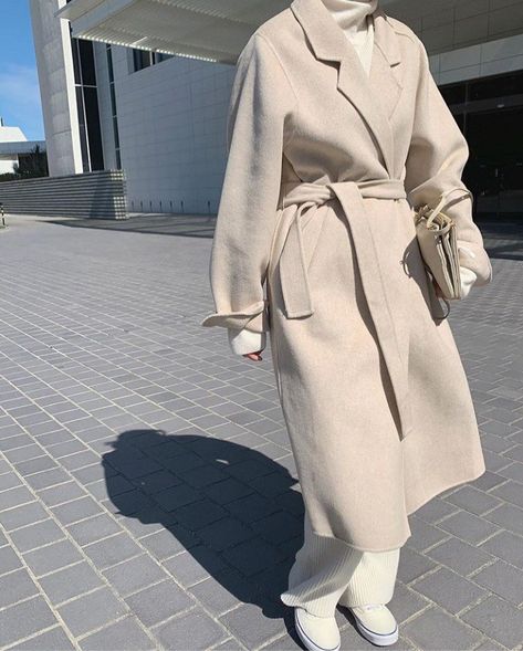 Cafe Coat Outfit, Beige Coat Hijab Outfit, Beige Coats For Women, Ecru Coat Outfit, Beige Wool Coat Outfits, Beige Coat Outfit Classy, Cream Coat Outfit Winter, Cream Coat Outfit, Beige Coat Outfit