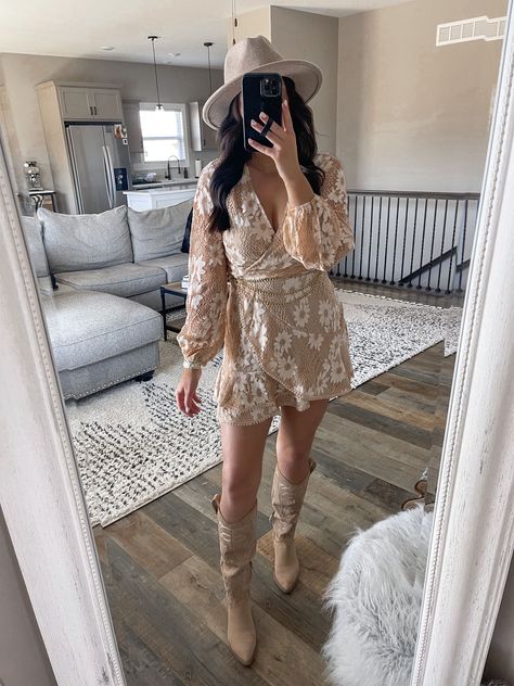 Country Boots Outfit, Country Chic Outfits, Tiktok Outfits, Mommy Style, Brunch Outfit, Chic Outfit, Country Outfits, Country Chic, Dressy Casual