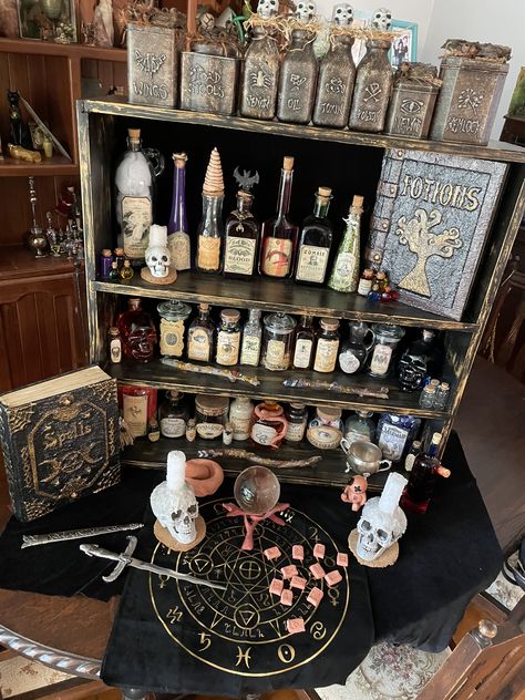 Witchy Market Display, Halloween Apothecary Display, Apothecary Display, Miniature Apothecary, Apothecary Ideas, Apothecary Diy, Mini Creations, Dollhouse Shelf, Pumpkin Song