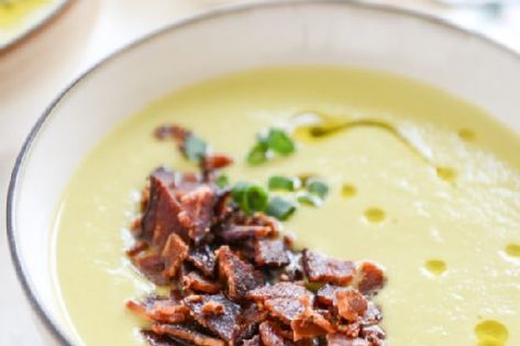 Creamy Caramelized Leek Soup with Maple Glazed Bacon Savory Pineapple Recipes, Maple Glazed Bacon, How To Cook Leeks, Spring Soup Recipes, Comfort Soups, Spring Soups, Leek Recipes, Light Soups, Pineapple Recipes