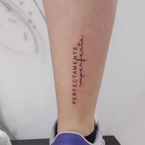 20 Small Italian Tattoos That Will Infuse You With The “Bella Vita” Vibe Small Italian Tattoos For Women, Italian Phrases Tattoos, Sicily Tattoo Ideas, Small Italian Tattoos, Italian Tattoo Ideas, Italy Tattoo Ideas, Italy Inspired Tattoos, Italian Quote Tattoos, Italy Tattoo