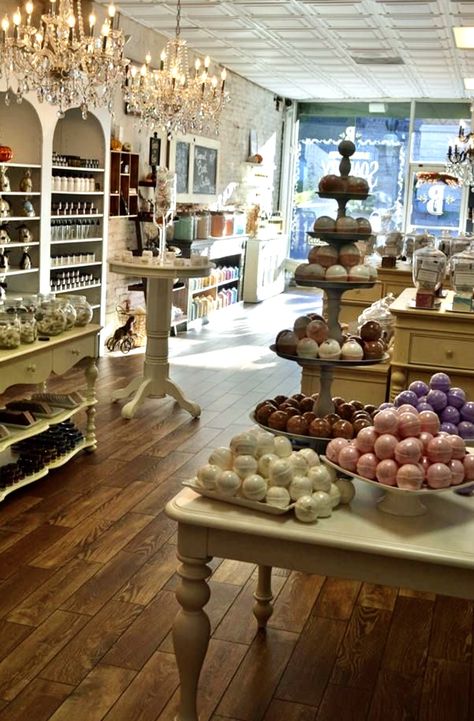 Soap Store Interior, Candle Storefront Ideas, Small Business Shop Ideas, Candle Store Design, Soap Displays For Store, Metaphysical Store Aesthetic, Soap Store Design, Soap Store Display Ideas, Retail Candle Display Ideas