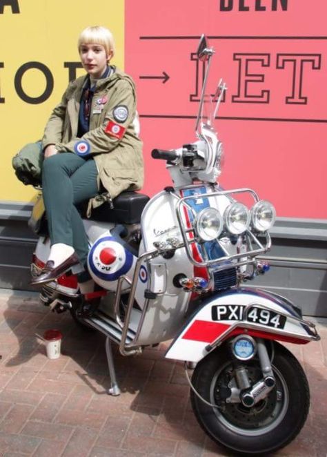 Mod Vespa, Italian Scooter, Motos Vintage, Honda Ruckus, Mod Scooter, Vespa Girl, Mod Squad, Lambretta Scooter, Piaggio Vespa