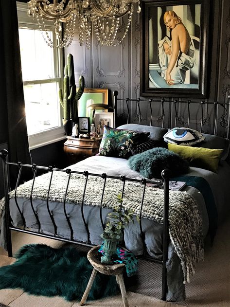 Dark Moody Bedroom Ideas Bohemian, Goth Bedding, Green Goth, Zen Rooms, Bedroom 2022, Dreamy Interiors, Goth Bedroom, Bedroom Dark, Teal Bedroom