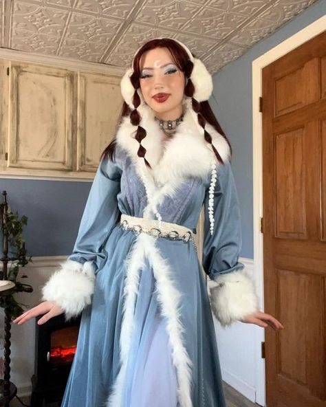 Christmas Costumes Women, Twisted Tales, Dnd Oc, Avatar Cosplay, Happy Winter Solstice, Beautiful Hearts, Oc Design, Christmas Fits, Water Tribe