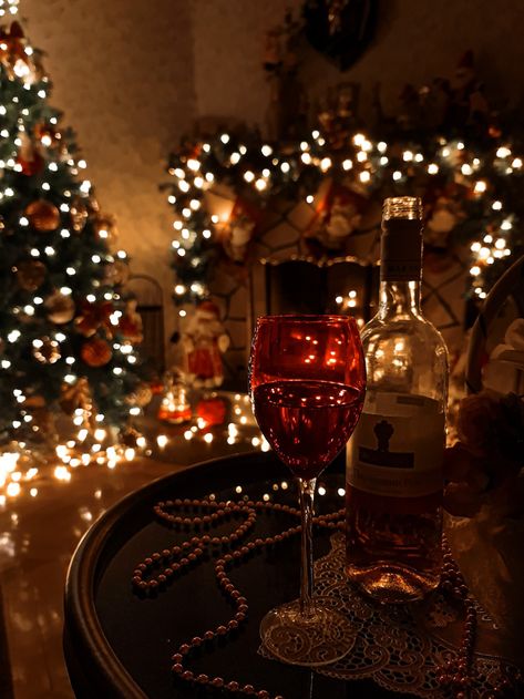 Christmas
xmas
Christmas tree
wine
white wine
fireplace Christmas Wine Aesthetic, Dark Red Christmas Aesthetic, Georgian Wine, Christmas Lockscreen, Hosting Christmas, Red Water, Christmas Food Dinner, Wine Night, Holiday Bows