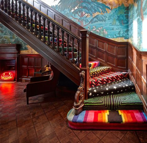 Bohemian Style Home, Interior Livingroom, Mayfair London, Funky Home Decor, Bohol, Stairway To Heaven, Decoration Inspiration, Boho Living, Futurism