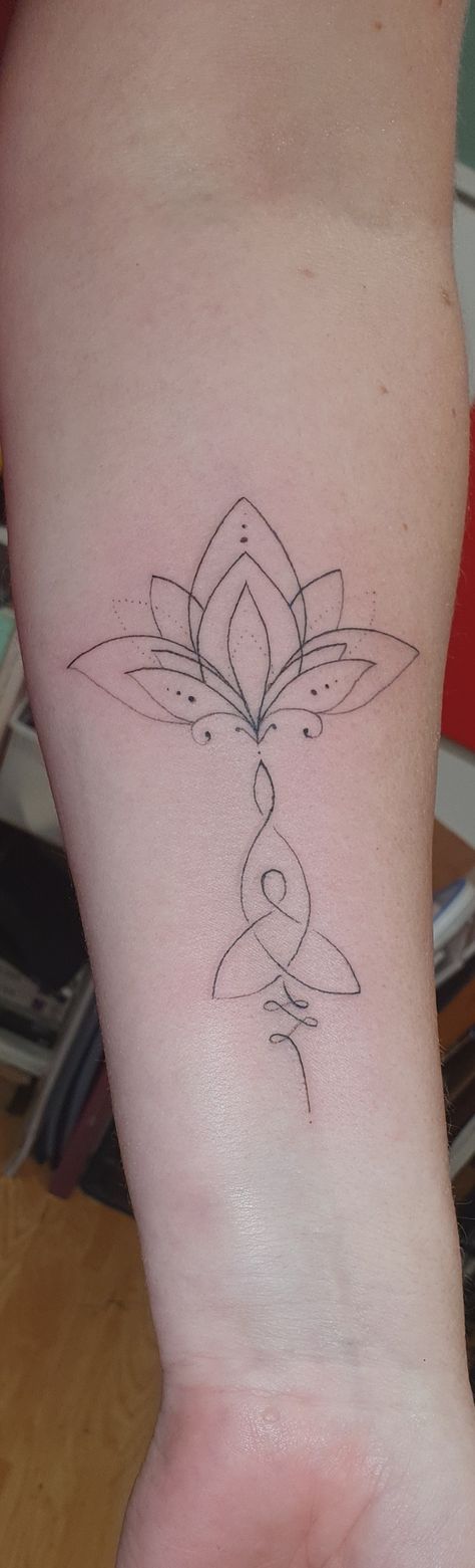 Celtic Mother Tattoos Daughters, Celtic Mother Of 3 Tattoo Ideas, New Beginning Lotus Tattoo, Symbolic Mother Daughter Tattoos, Mother Daughter Symbol Tattoos Ideas, Mother Daughter Unalome Tattoos, Mother Celtic Tattoo, Small Tattoos For Mum And Daughter, Mother And Daughter Celtic Tattoo