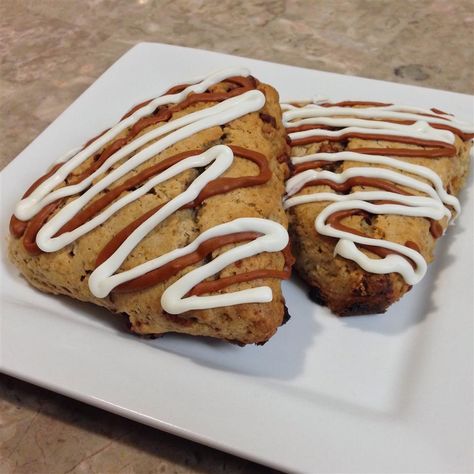 Hershey's® White Chocolate Cinnamon Scones Hersheys White Chocolate, Hershey White Chocolate, Sour Cream Scones, Cinnamon Scones Recipe, Best Scone Recipe, Chocolate Chip Scones, Cinnamon Scones, Cream Scones, Cinnamon Chips