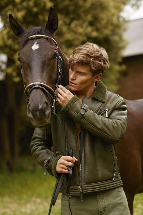 Oliver Cheshire for GQ Style Russia by Arnaldo Anaya Lucca Oliver Cheshire, Man On Horse, Gq Style, Foto Poses, Horse Photography, Equestrian Style, Horse Girl, Poses For Men, Lucca