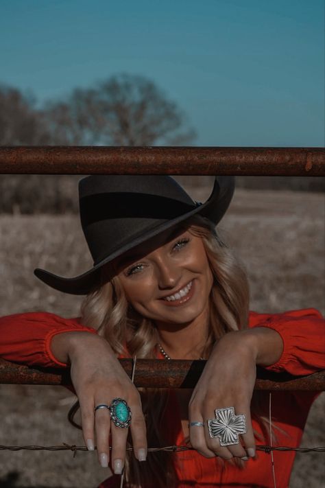 Sr Pics With Horse, Western Outfits Women Senior Pictures, Rancher Photography, Country Singer Photoshoot Ideas, Country Inspired Photoshoot, Senior Pictures Western Cowgirl, Rodeo Arena Photoshoot, Western Pics Photo Ideas, Western Sr Pictures