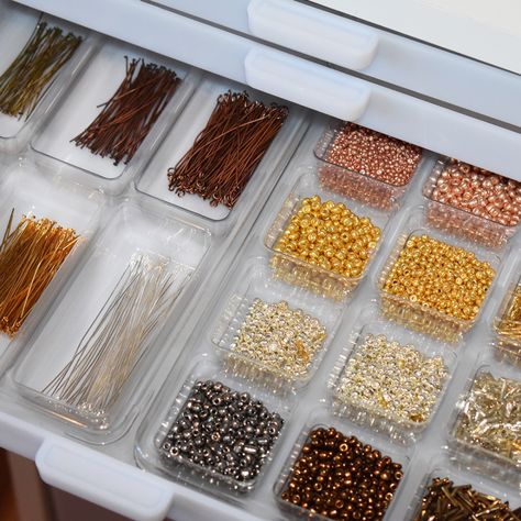 Jewlery Making Storage, Jewelry Making Studio Craft Rooms Bead Storage, Jewelry Craft Organization, Jewelry Supply Organization, Jewelry Making Supplies Organization, Beading Organization Ideas, Jewelry Making Organization Ideas, Beads Organization Ideas, Jewelry Business Organization