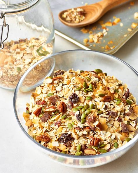 Healthy Muesli Recipe, Muesli Recipe, Mediterranean Breakfast, Easy Mediterranean Diet Recipes, Homemade Muesli, Granola Recipes, Make Ahead Breakfast, Mediterranean Diet Recipes, Mediterranean Recipes