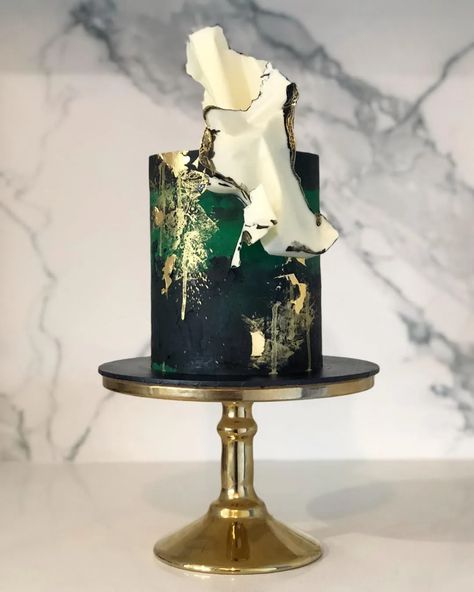 One Tier Cake, Cone Cake, Man Cake, Instagram Man, Black Wedding Cakes, Elegant Birthday Cakes, Green Cake, Classic Wedding Cake, Modern Cakes