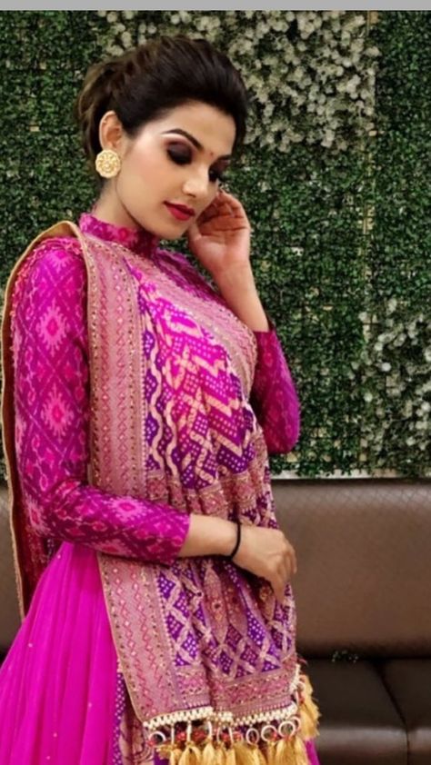 Badhni Chaniyacholi, Badhni Design Saree, Patola Lehenga Blouse Design, Badhni Design Blouse, Bandhni Chaniyacholi, Chaniya Choli From Old Saree, Gharchola Blouse, Bandini Saree Blouse Designs, Bandhni Blouse Designs Latest