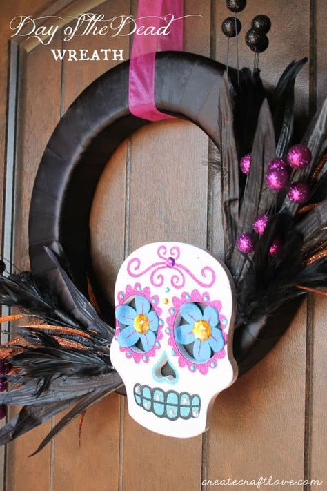 Day of the Dead Wreath Day Of The Dead Wreath, Day Of The Dead Party, Skull Wreath, Vintage Halloween Costume, Candy Skulls, Halloween Wreaths, Mason Jar Crafts Diy, Halloween Decorating, Ideas Hogar