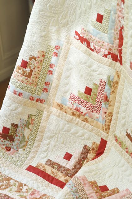 This is the final quilt I pieced for market–“My Log Cabin” by Joanna Figueroa. The quilt was pieced using a honey bun of Joanna’s newest collection, Butterscotch & Rose which is a delightful blend of traditional Fig Tree patterns and colors.  Joanna’s signature cream that comes with the collection was used for the background. Joanna’s […] Willow Wisp, Colchas Quilting, Log Cabin Quilt Pattern, Log Cabin Quilt Blocks, Cottage Quilt, Quilt Modernen, Cabin Quilt, Log Cabin Quilts, Colors And Patterns