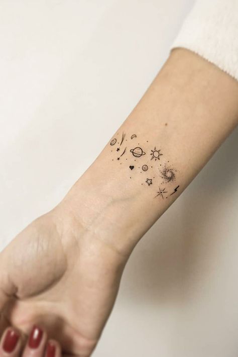 Minimalist Tattoo Meaning, Meaningful Wrist Tattoos, Cute Tattoos On Wrist, Typography Tattoo, Tattoo Wrist, Tattoos Mandala, Galaxy Tattoo, Shape Tattoo, Muster Tattoos