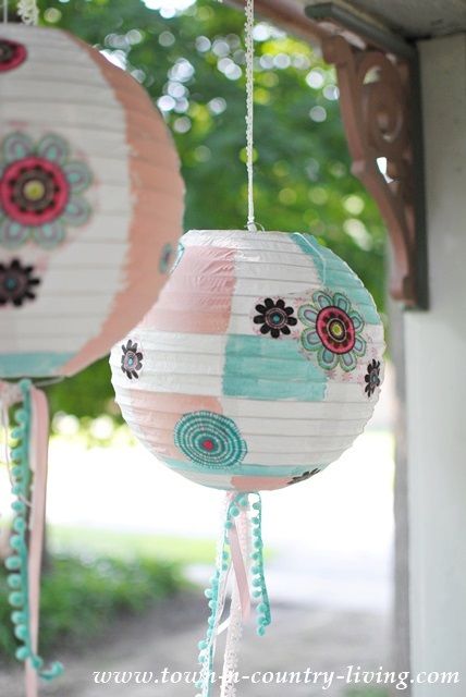 Paper Lantern Makeover, Fabric Lanterns Diy, Lantern Painting Ideas, Lantern Crafts, Paper Globe, Lantern Painting, White Paper Lanterns, Diy Luminaire, Paper Lanterns Diy