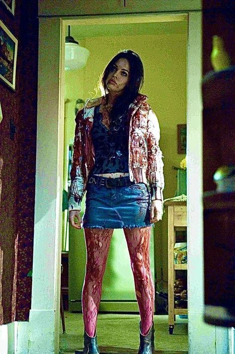 "I have a heart I swear I do" Jennifer’s Body, Megan Fox Outfits, Estilo Megan Fox, Horror Halloween Costumes, Kostuum Halloween, Меган Фокс, Hot Halloween Outfits, Pretty Halloween Costumes, Jennifer's Body