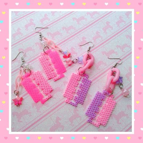 Yami Kawaii Perler Beads, Crystal Perler Beads, Pink Perler Bead Patterns, Kawaii Perler Bead Patterns, Perler Bead Ideas, Perler Bead Earrings, Perler Designs, Kandi Inspo, Easy Perler Bead Patterns