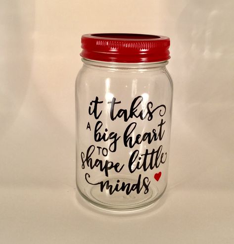 Mason Jar Teacher Appreciation Gifts, Mason Jar Teacher Gifts, Vynil Ideas, Halloween Teacher Gifts, Halloween Mason Jars, Teacher Valentine Gifts, Gift Jar, Teachers Diy, Christmas Mason Jars