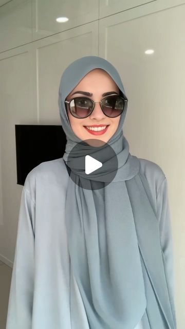 Hijab Style With Sunglasses, Tunic Hijab Style Casual, Hijab With Sunglasses, Tunic Hijab Style, Hijab Sunglasses, Hijab Scarf Styles, Styling Hijab, Scarf Styling, Head Scarf Styles