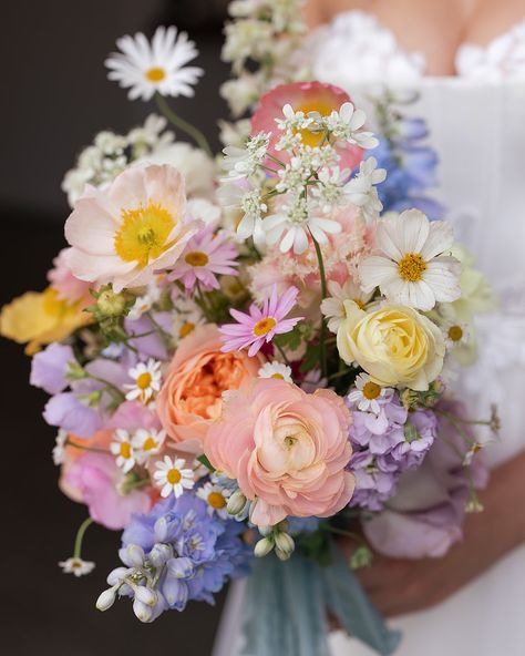 Jack & Shania ✨ Photographer + Videographer @figtreepictures Venue @summergroveestate Celebrant @melissa_price_mpm_and_co Florist @beesblossomsfloralstudio Dress @luvbridal Suit @mjbale Makeup @katedevlin Hair @amyspryhair Cake @vegandelightsbyjane Accessories @thewholebride @tweedcoastweddings Simple Wedding Bouquet Wildflowers, Simple Wildflower Bouquet, Fairy Core Wedding, Spring Bouquet Flowers, Sunset Bouquet, Bouquet Shapes, Marriage Aesthetic, Wild Flowers Bouquet, Bright Wedding Bouquet