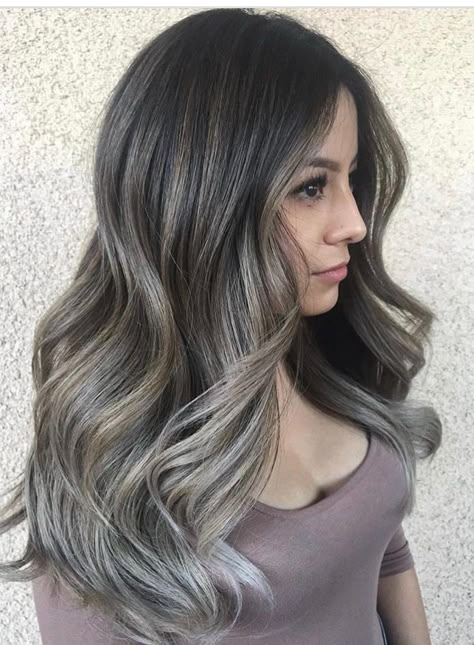 Ash ombré bayalage Ash Brown Platinum Balayage, Lilac Bayalage Hair, Ombre Balayage Hair Brunette, Ashy Grey Balayage, Dark Roots Ash Blonde Hair Balayage, Hair Ideas Balayage, Cool Balayage, Balayage Hair Ideas, Ash Balayage