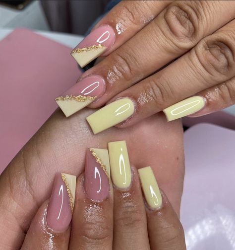 Yellow Nails Fall, Yellow Nails Art, Yellow Spring Nails, Pastel Yellow Nails, Acrylic Nail Art Ideas, Nails For 2023, Yellow Nail Designs, Acrylic Nails Yellow, Spring Nails 2023